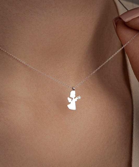 White Gold chain with diamond pendant