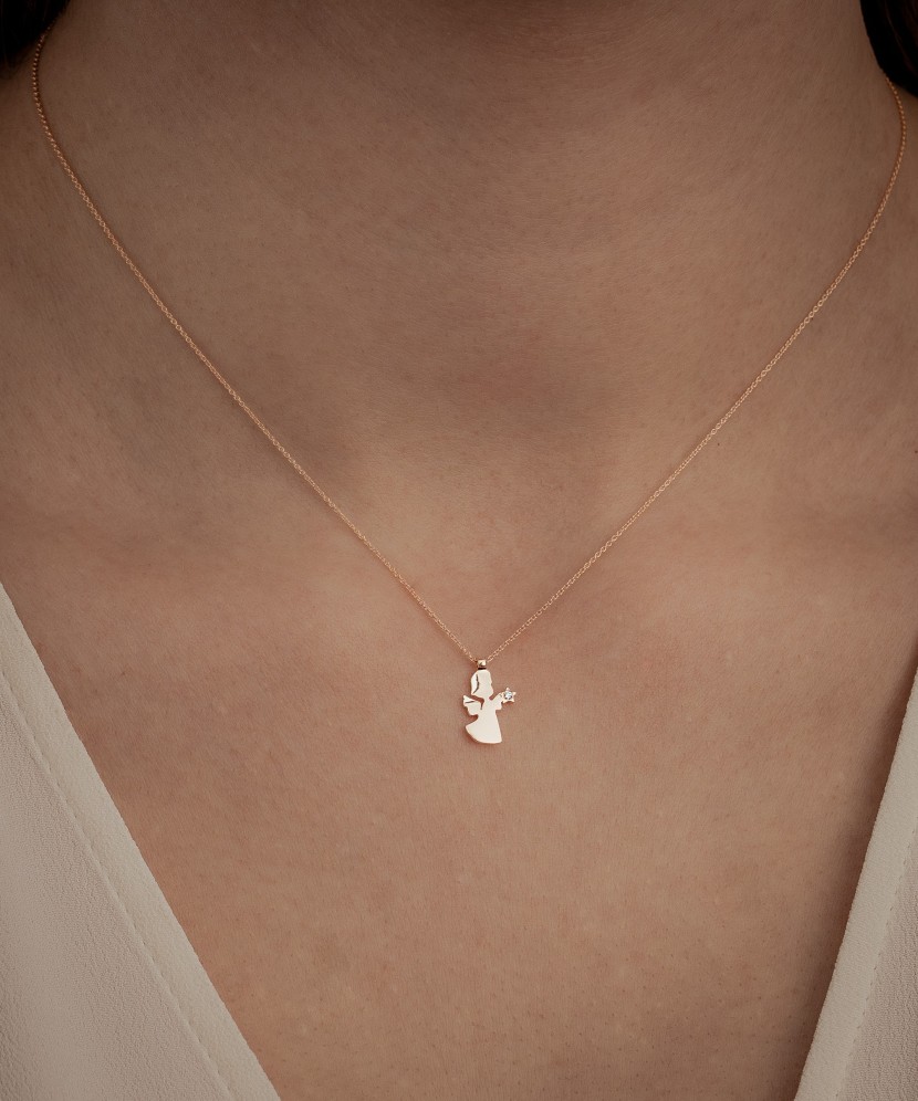 Золотая цепочка с бриллиантовым подвеской