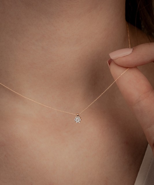 Gold chain with diamond pendant