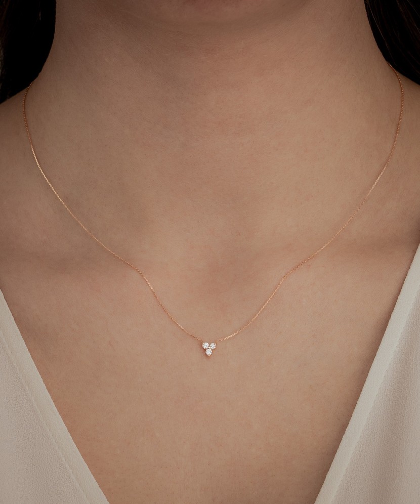 Gold chain with diamond pendant
