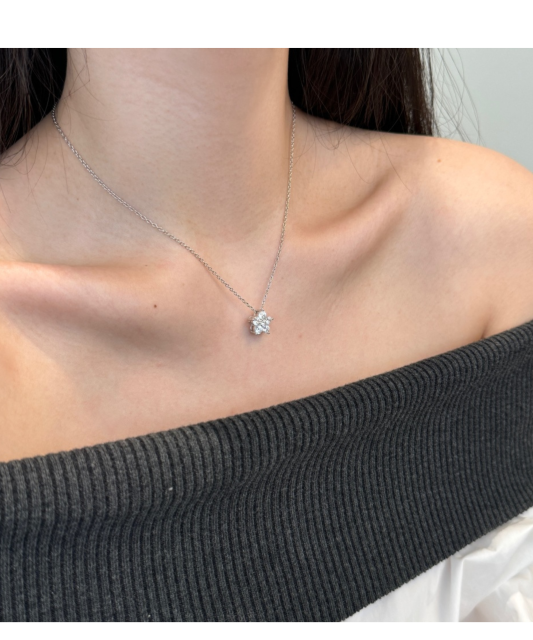 Sterling silver chain with zirconium pendant