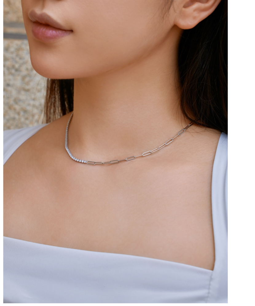 Sterling silver chain with zirconium pendant