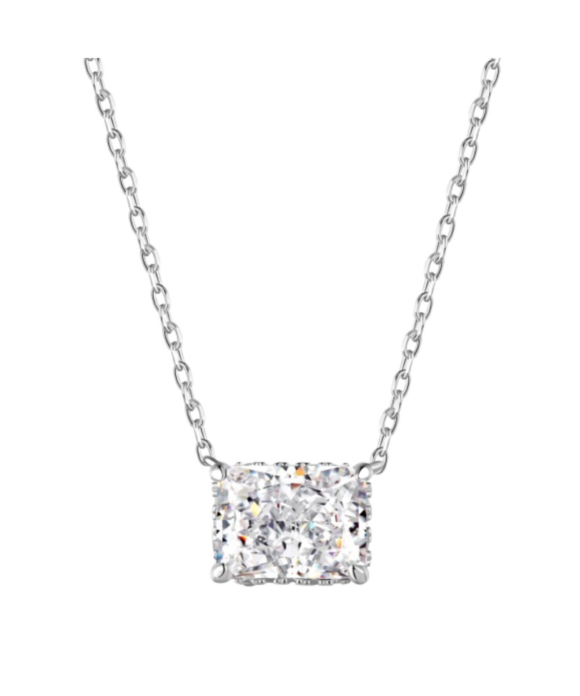 Sterling silver chain with zirconium pendant