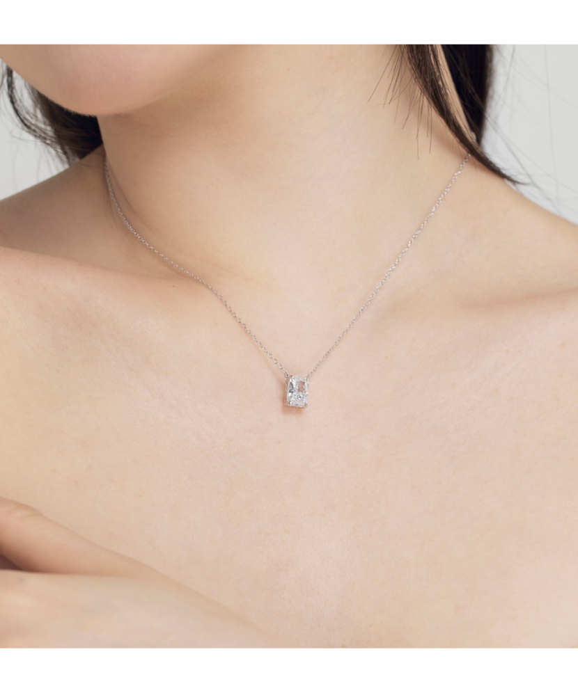 Sterling silver chain with zirconium pendant