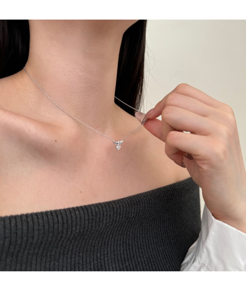 Sterling silver chain with zirconium pendant