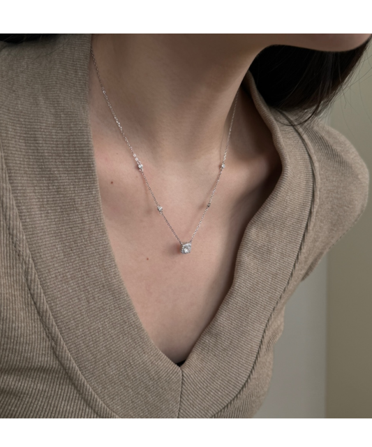 Серебряная цепочка с подвеской из циркона