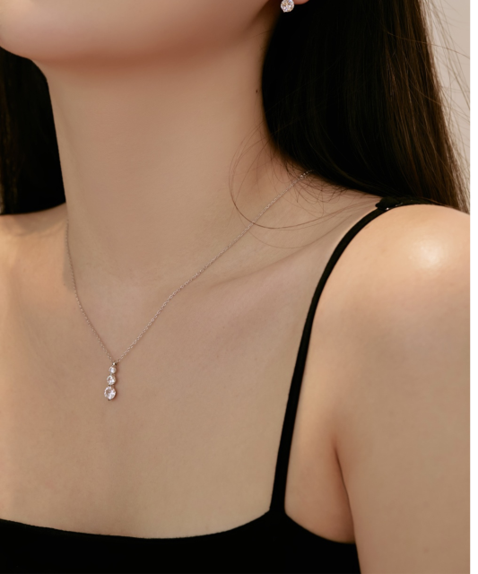 Sterling silver earrings with zircons