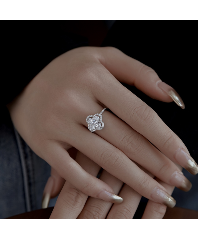 Sterling silver ring with zircons