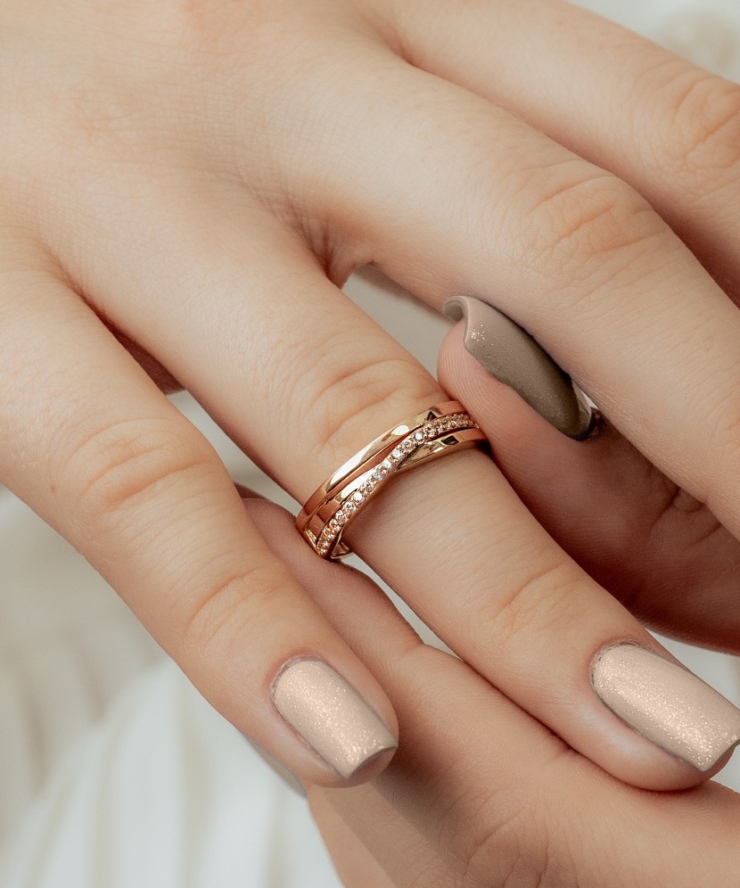 Золотое кольцо с цирконами