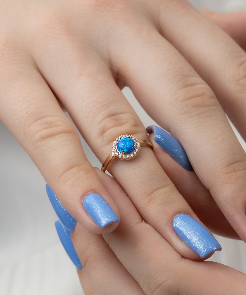 Gold ring with zircons and opal