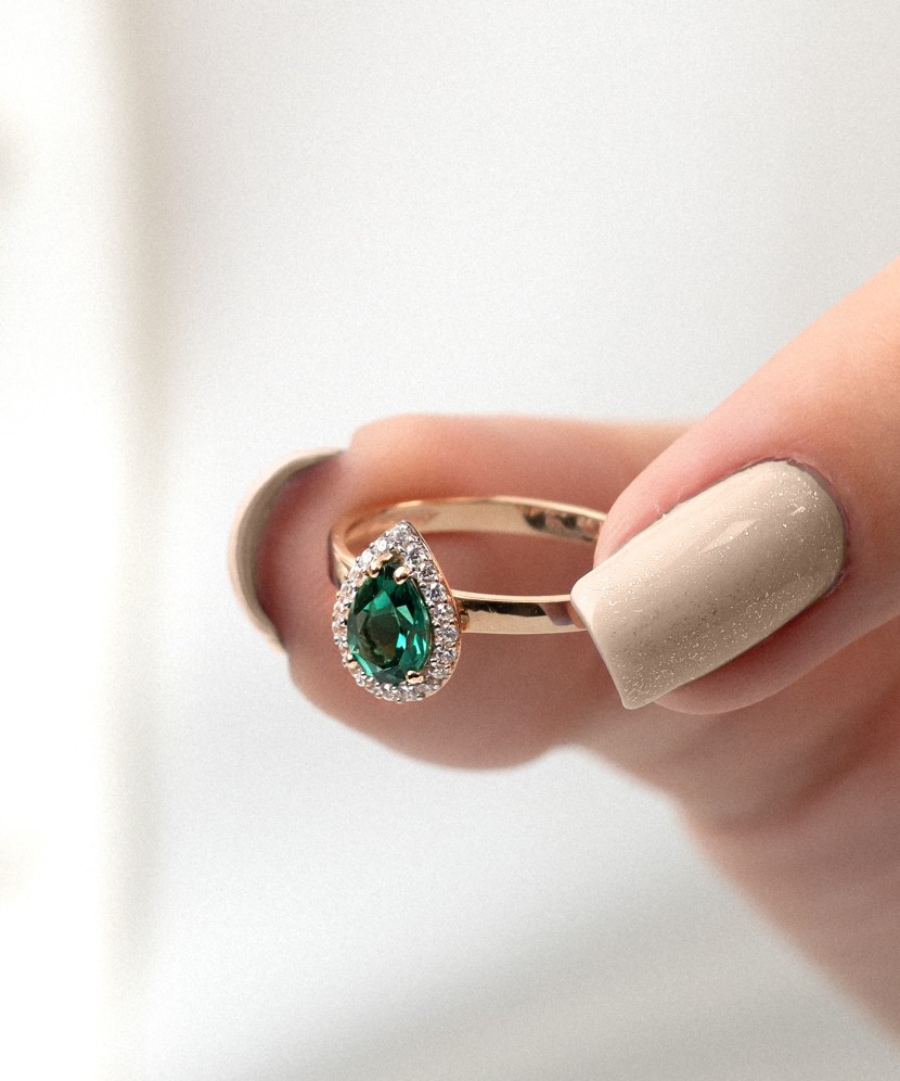 Золотое кольцо с цирконами