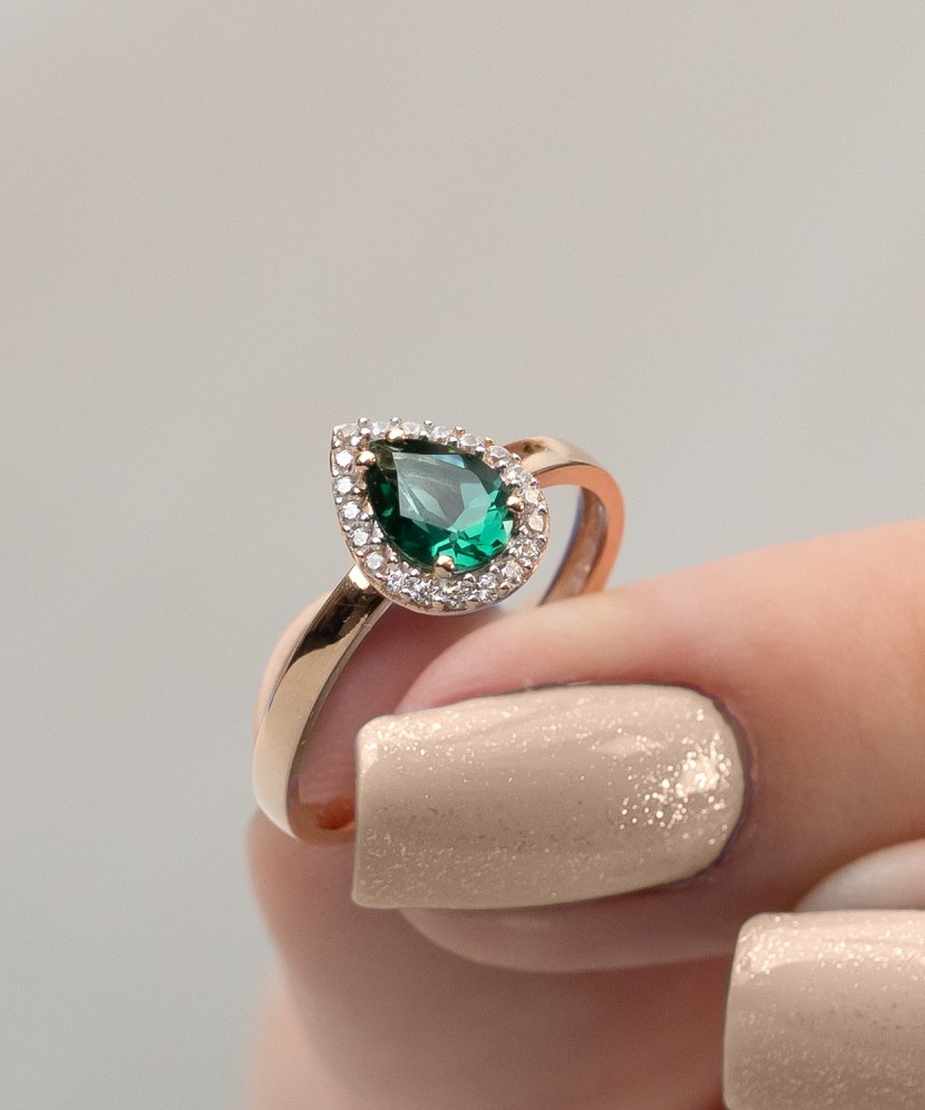 Золотое кольцо с цирконами