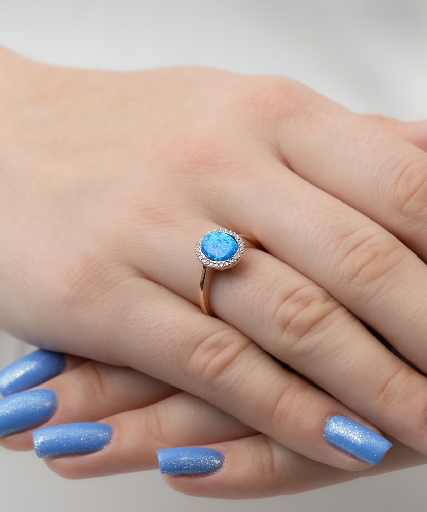 Золотое кольцо с цирконами и опал