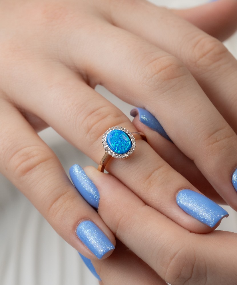 Gold ring with zircons and opal