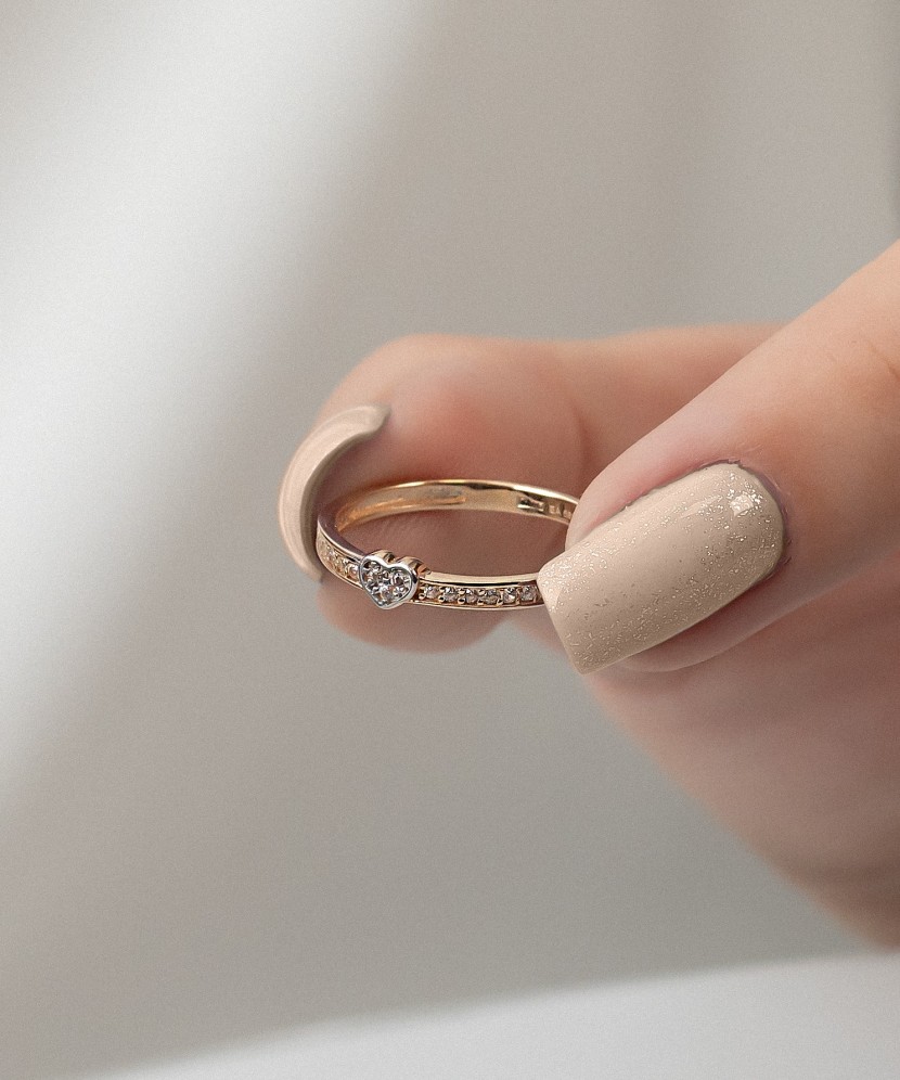 Золотое кольцо с цирконами