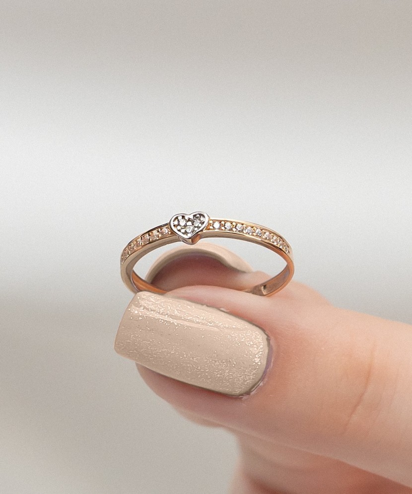 Золотое кольцо с цирконами