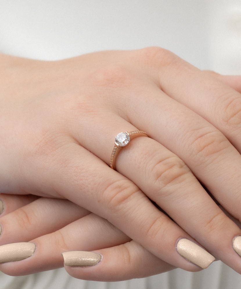 Золотое кольцо с цирконами