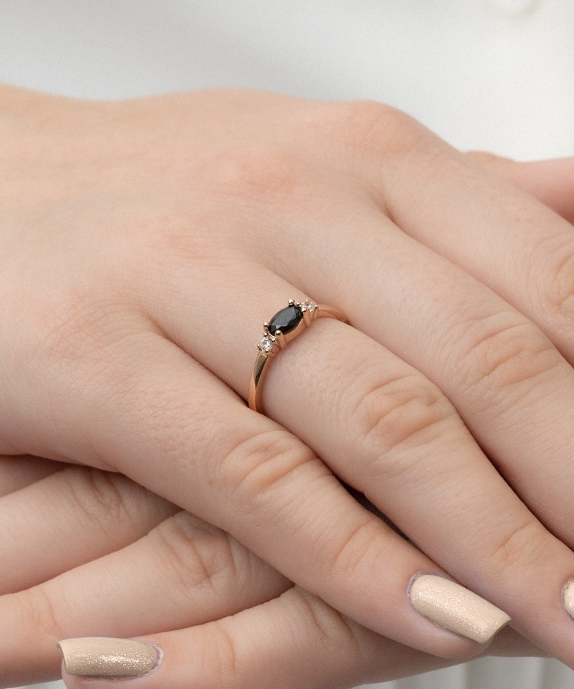 Gold ring with zircons