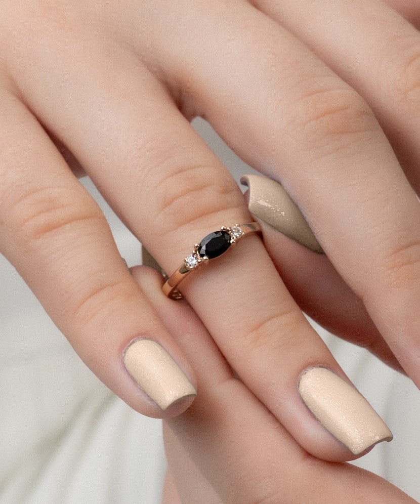 Gold ring with zircons