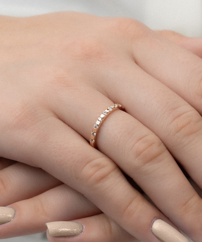 Золотое кольцо с цирконами