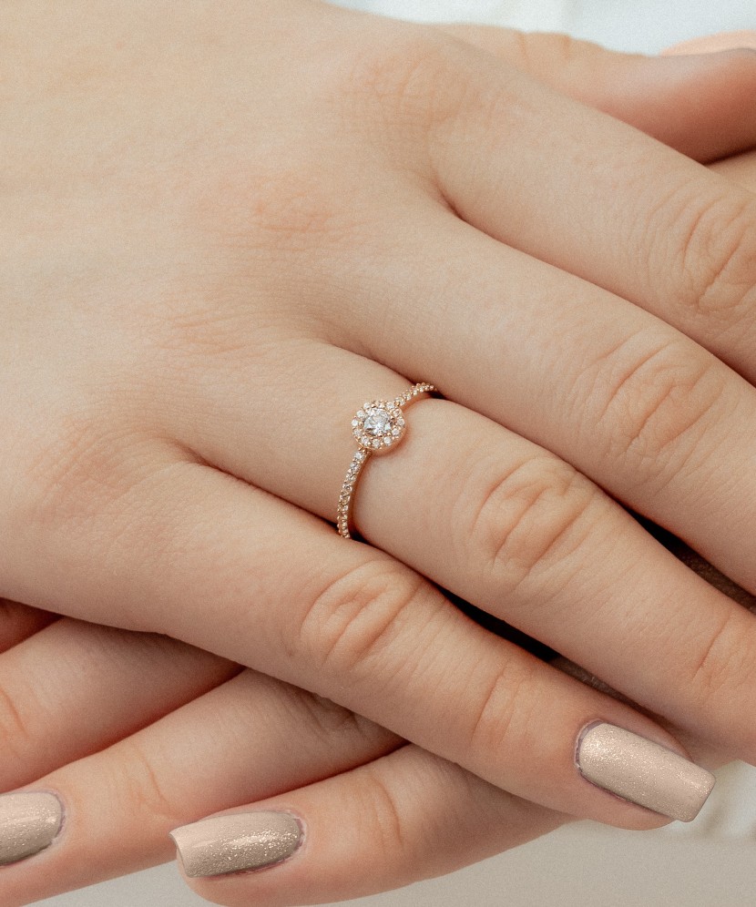 Золотое кольцо с цирконами