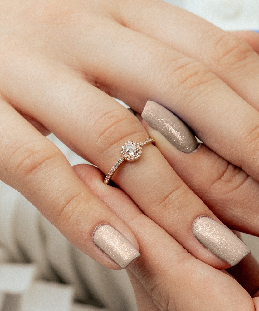 Золотое кольцо с цирконами