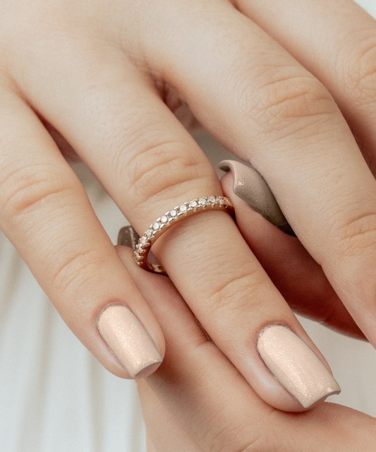 Gold ring with zircons