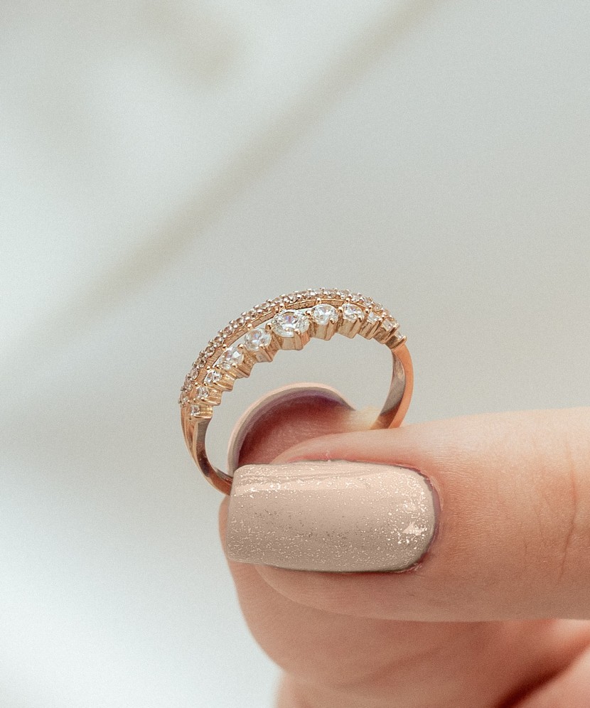 Золотое кольцо с цирконами Золотое кольцо с цирконами