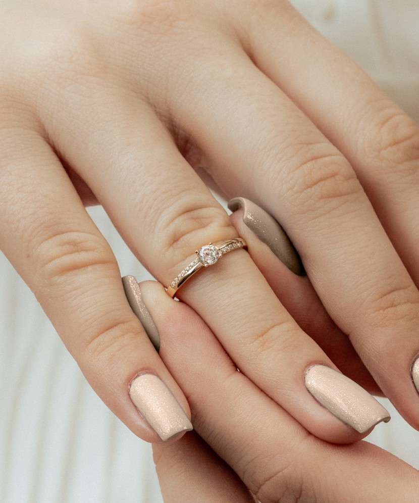 Золотое кольцо с цирконами