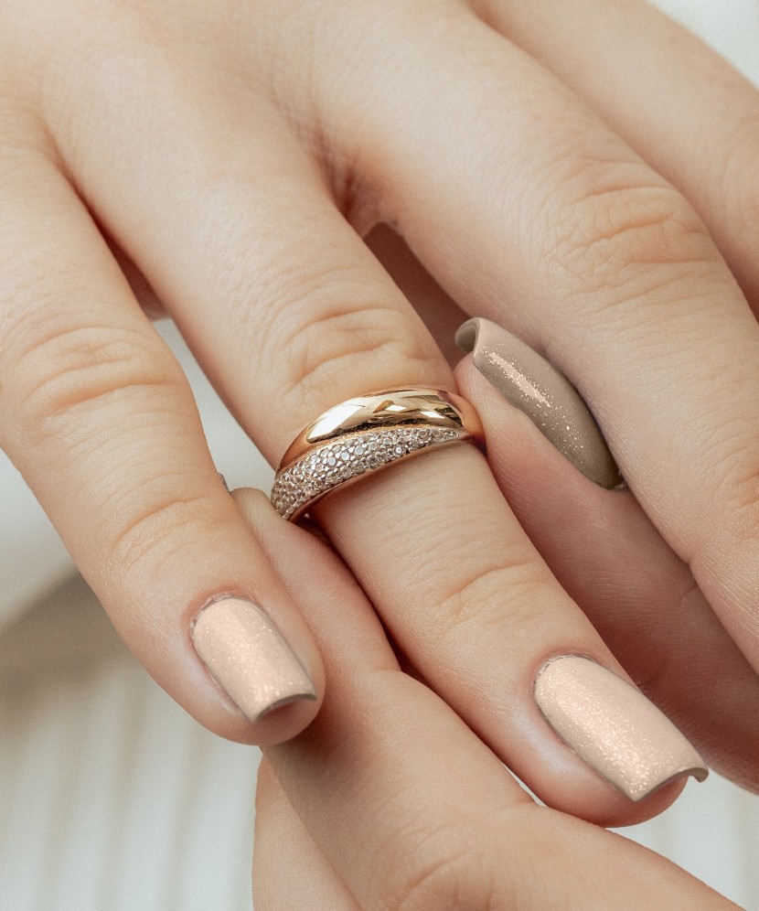 Золотое кольцо с цирконами