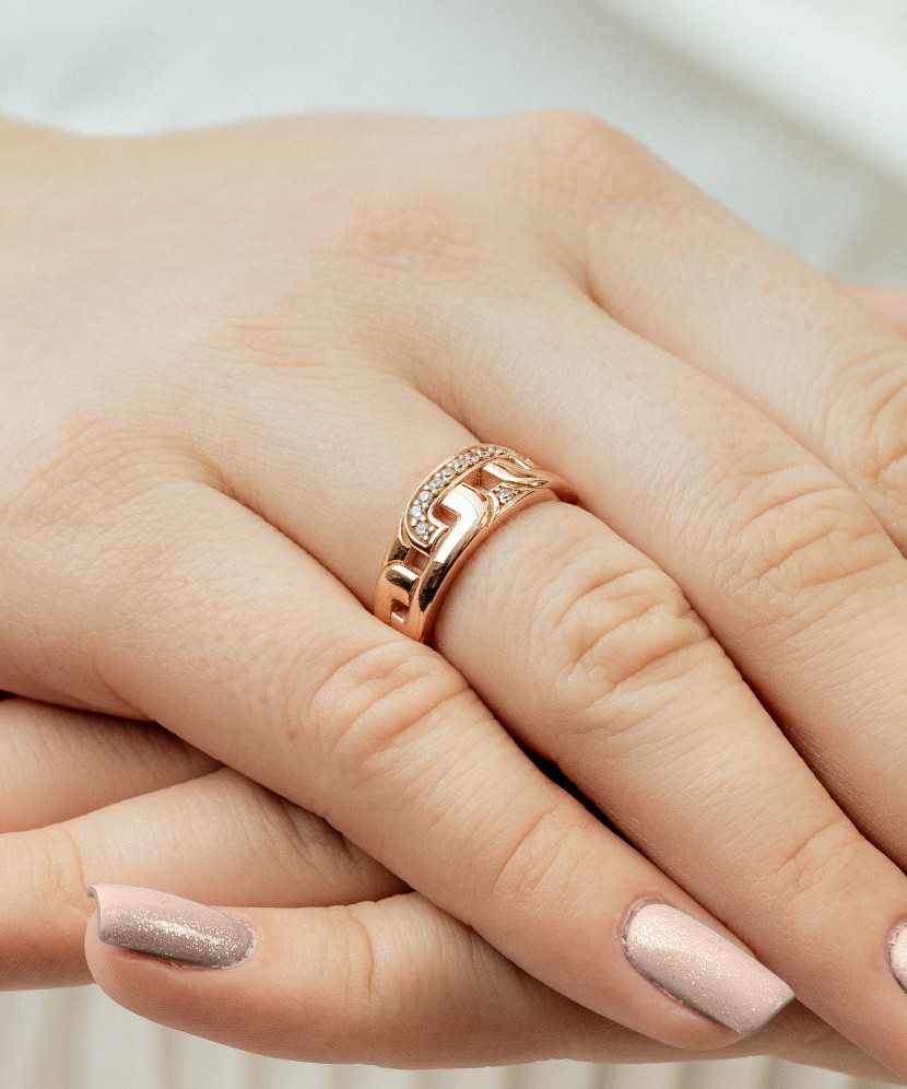 Золотое кольцо с цирконами Золотое кольцо с цирконами