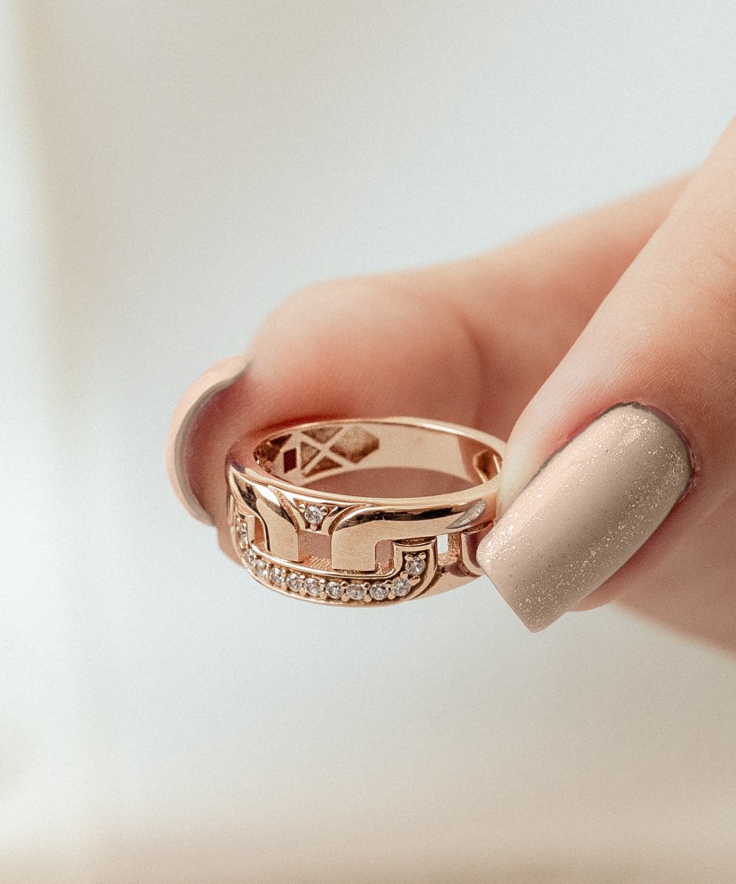 Золотое кольцо с цирконами Золотое кольцо с цирконами