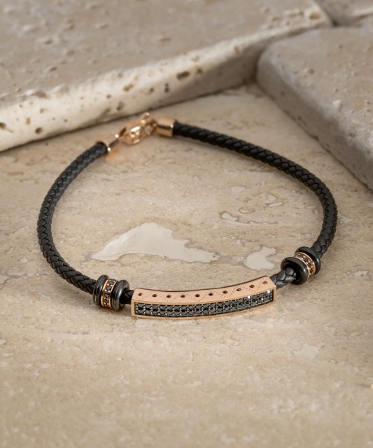 Gold bracelet with zircons