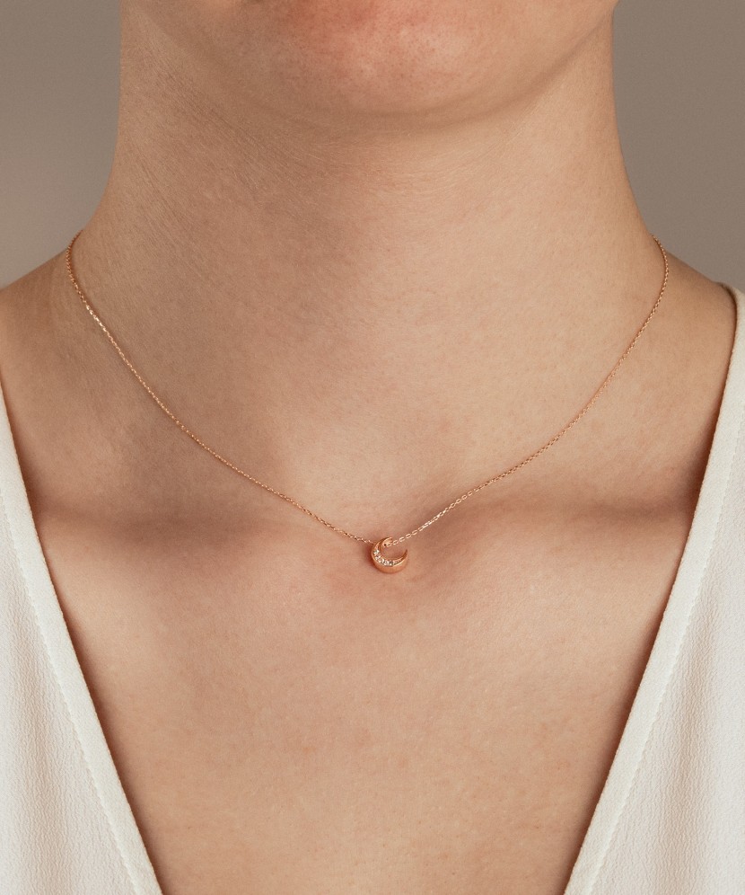 Gold chain with pendant "moon" Gold chain with pendant "moon"