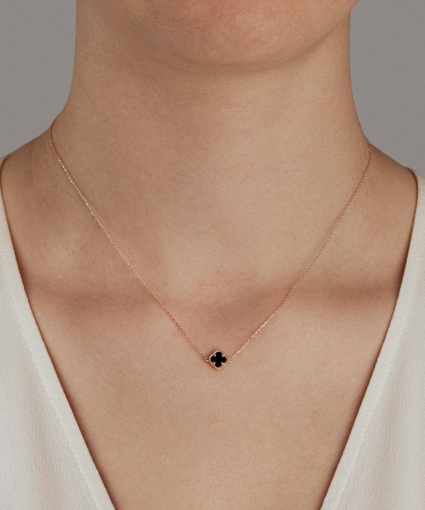 Gold chain with onyx pendant