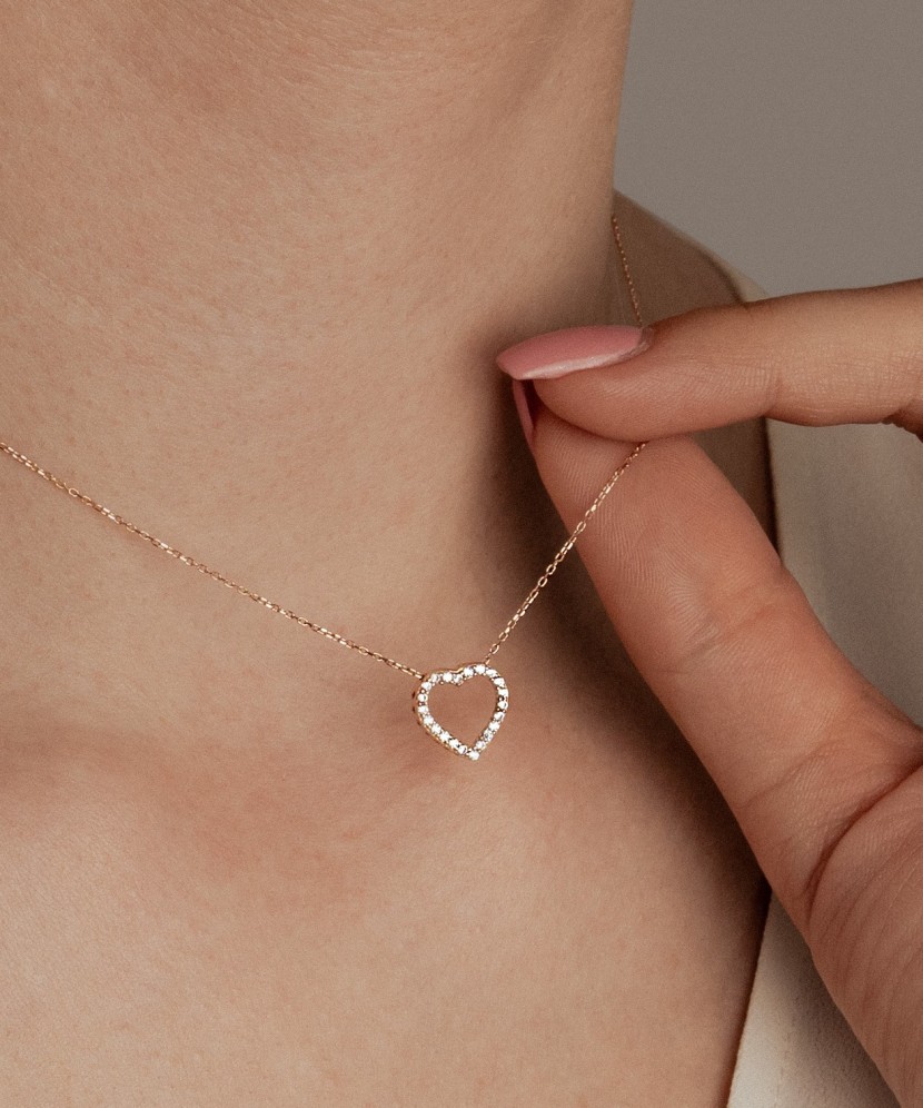 Gold chain with zirconium pendant "heart"