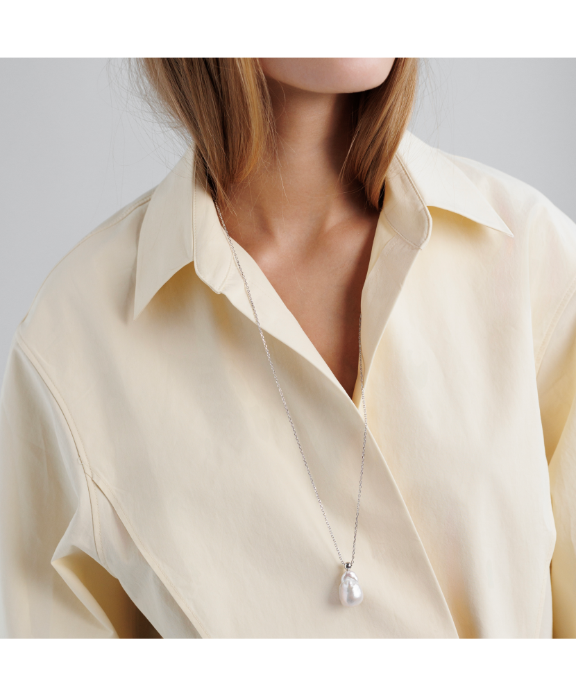 Hopeinen ketju Kasumi-helmillä