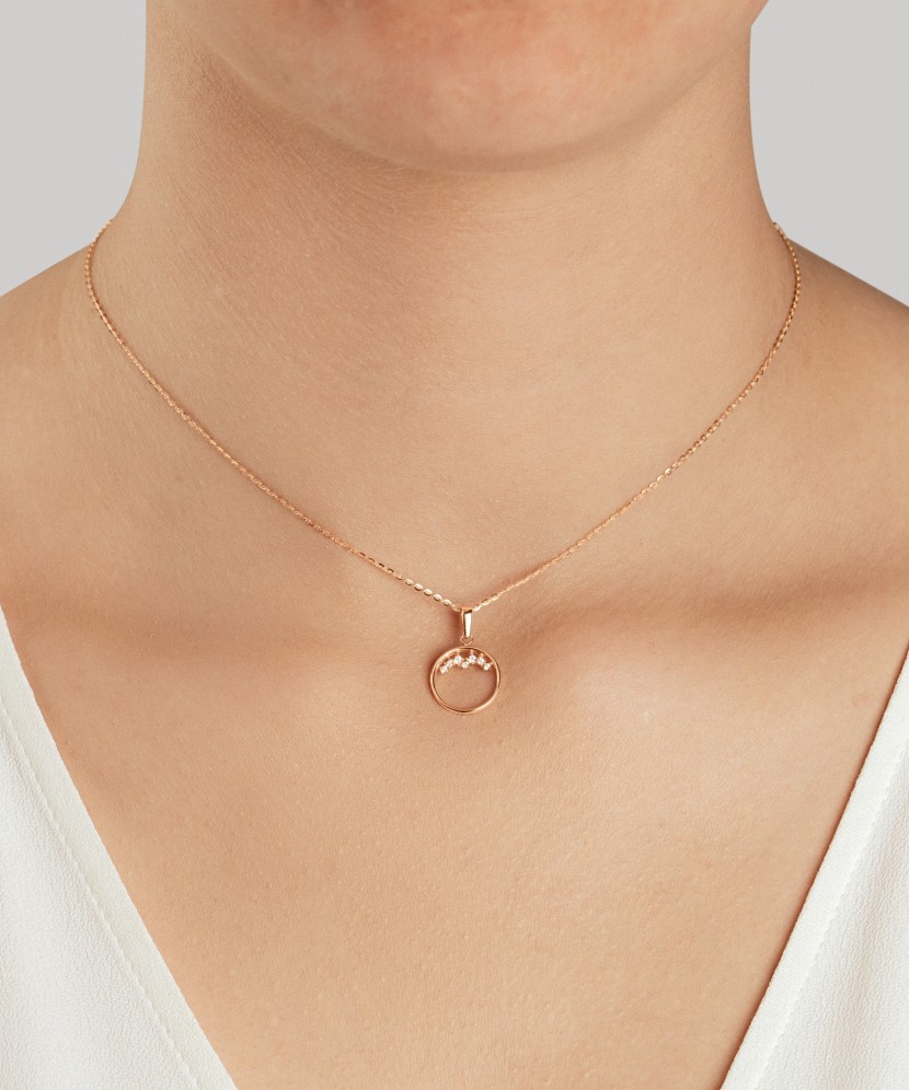 Gold pendant with zircons