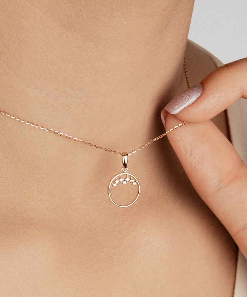 Gold pendant with zircons