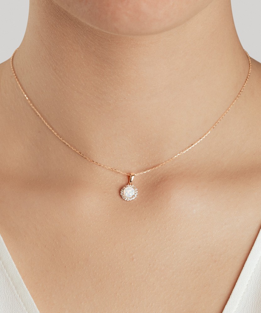 Золотая подвеска с опалом и цирконами