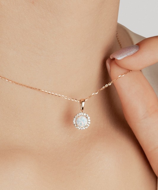 Золотая подвеска с опалом и цирконами