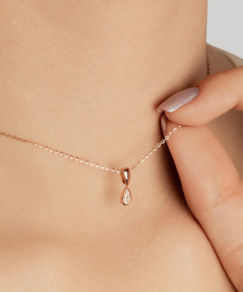 Gold pendant with zircons