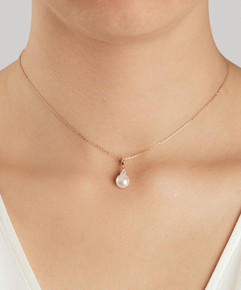 Золотая подвеска с жемчугом и цирконами