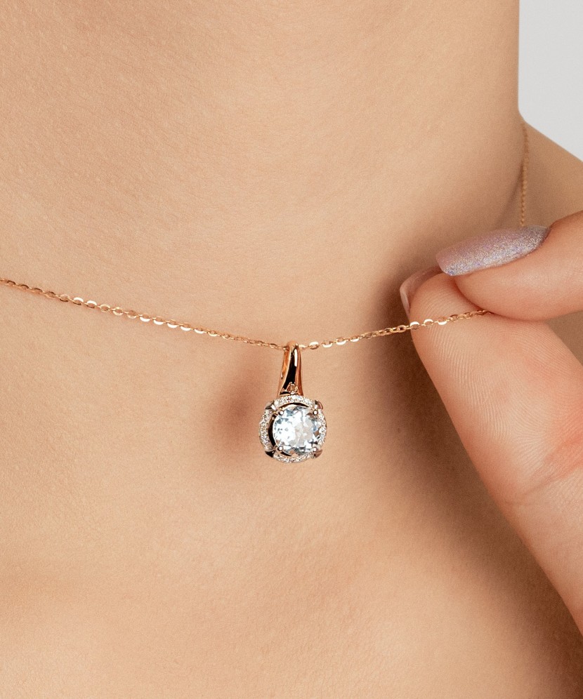 Gold pendant with topaz and diamonds