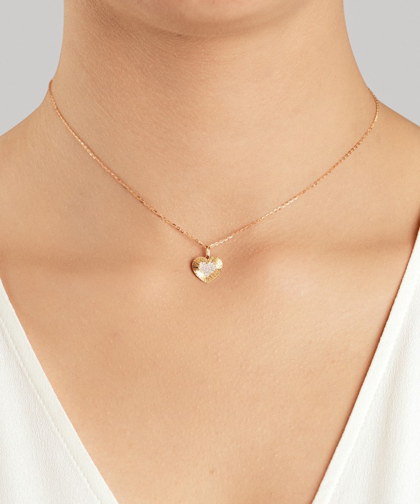 Подвеска из желтого золота с бриллиантами и сапфир