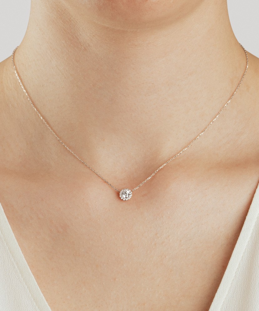 White gold chain with zirconium pendant