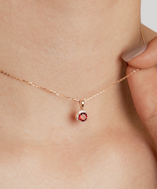 Gold pendant with garnet and diamonds "Heart"