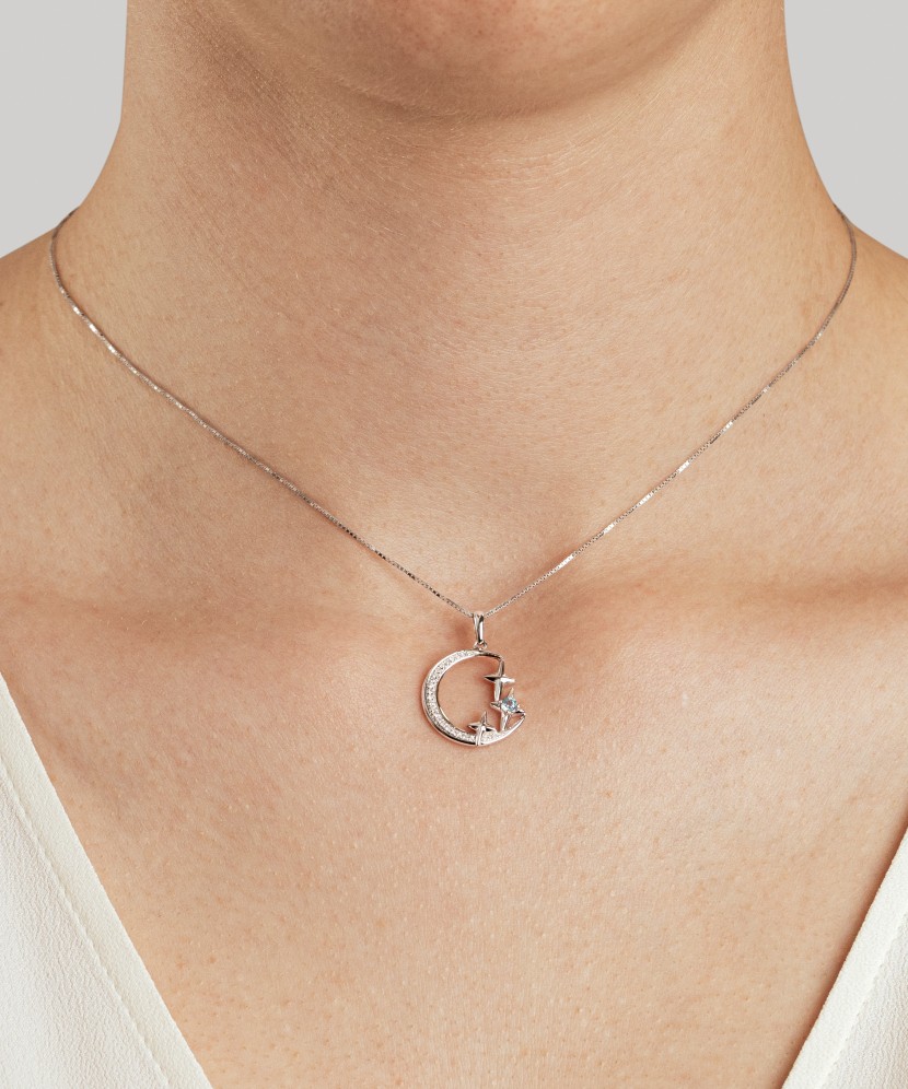 White gold pendant with diamonds and topaz