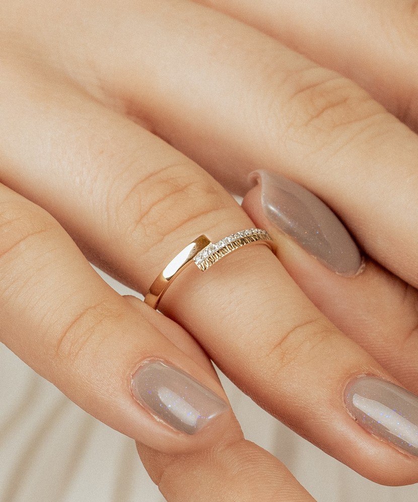 Yellow Gold ring with diamonds