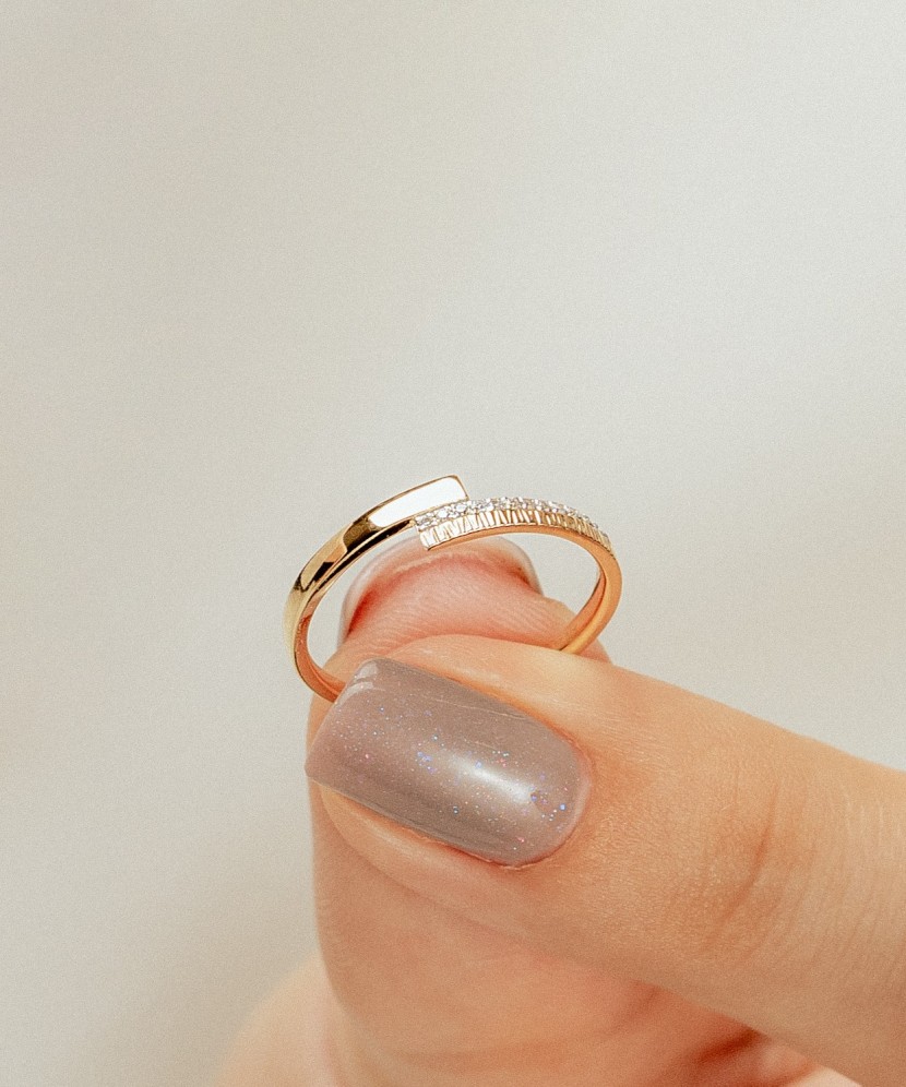 Yellow Gold ring with diamonds